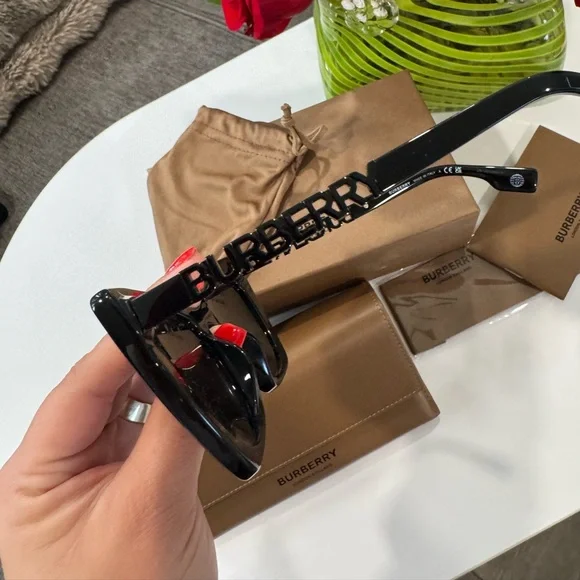 ONE DAY SALE✨
SALE✨🤍BURBERRY Marriane cat eye Black Sunglasses 🤍 - Picture 7 of 16